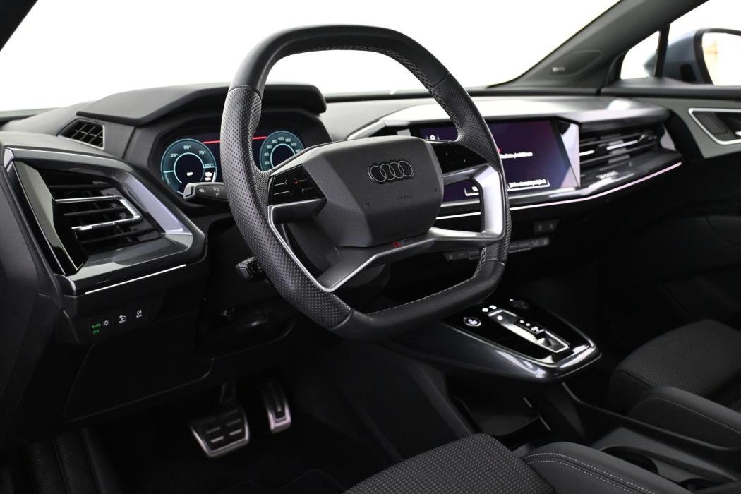 AUDI Q4 e-tron 2025