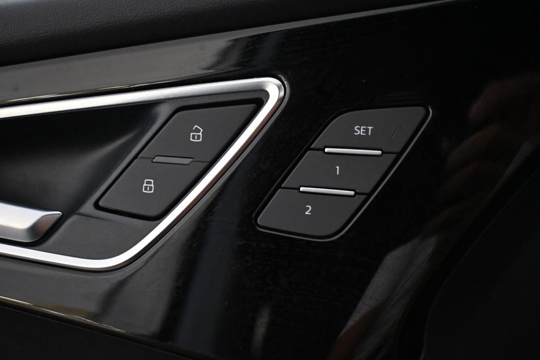 AUDI Q4 e-tron 2025