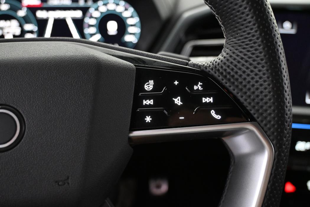 AUDI Q4 e-tron 2025