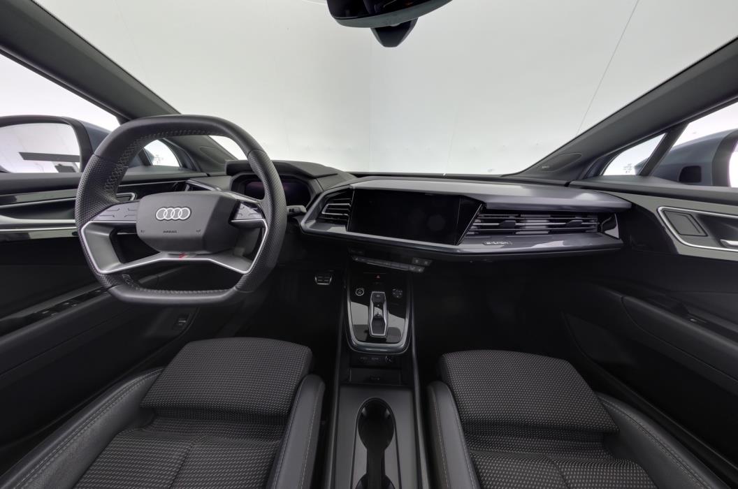 AUDI Q4 e-tron 2025