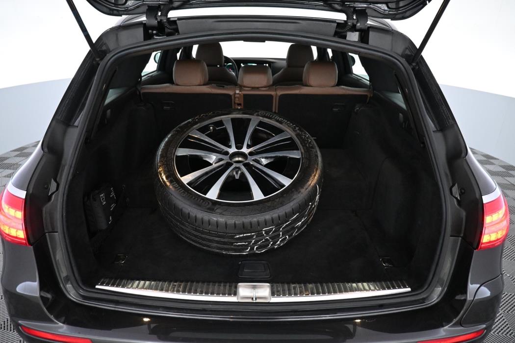 MERCEDES-BENZ E 2022