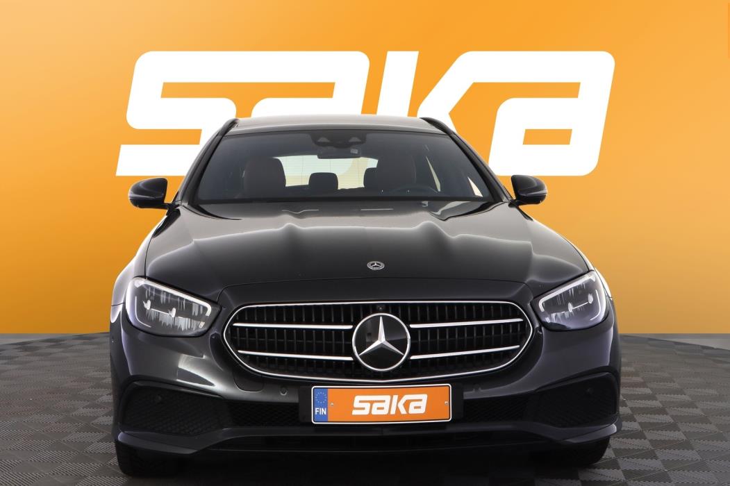 MERCEDES-BENZ E 2022