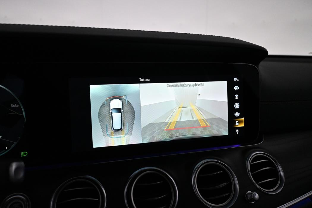 MERCEDES-BENZ E 2022