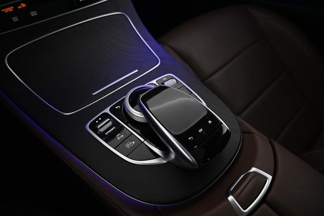 MERCEDES-BENZ E 2022