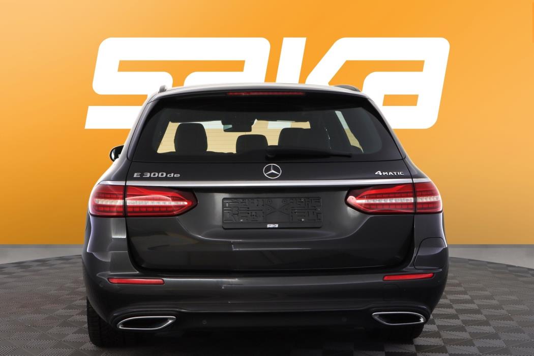 MERCEDES-BENZ E 2022