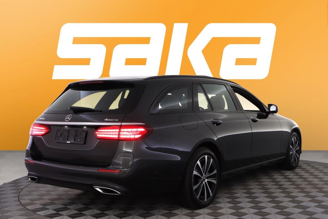 MERCEDES-BENZ E 2022