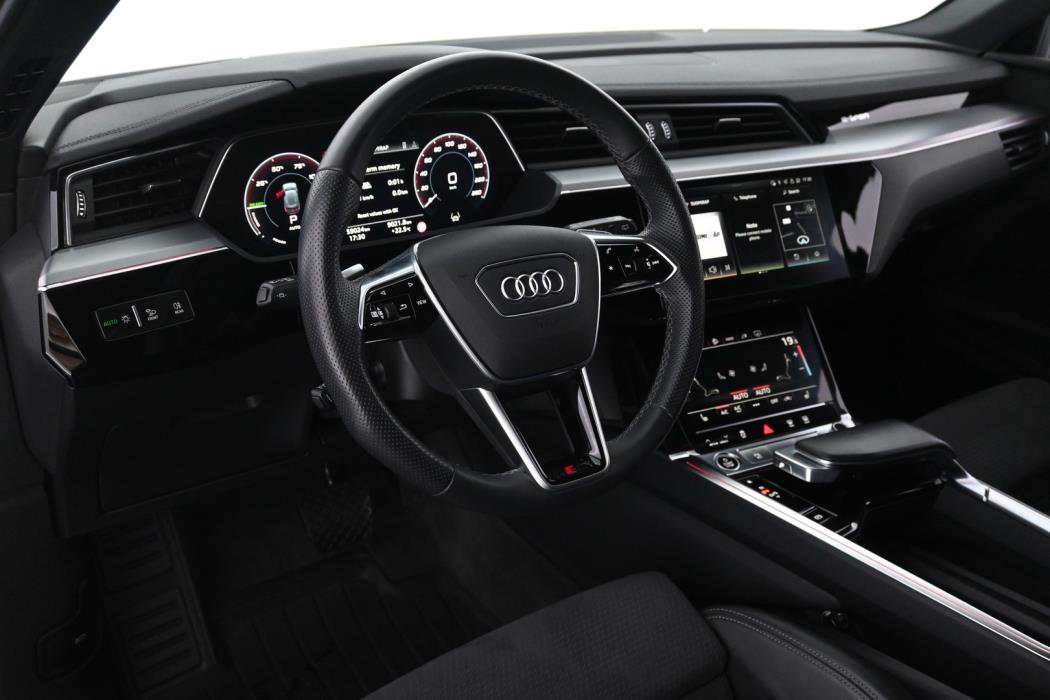 AUDI e-tron 2023