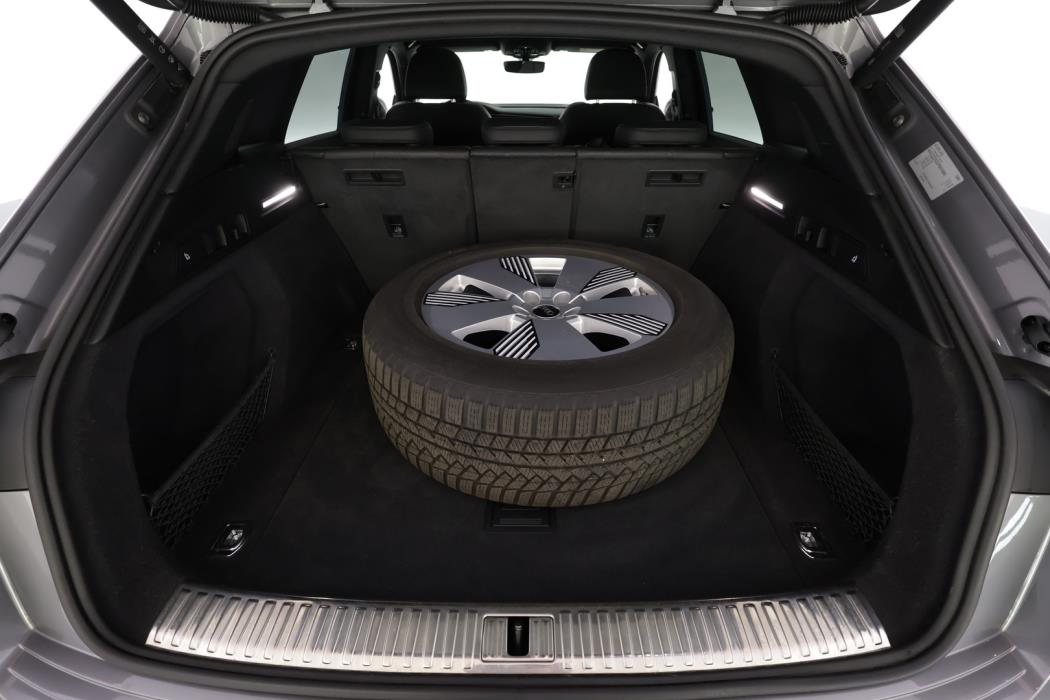 MERCEDES-BENZ EQC 2021