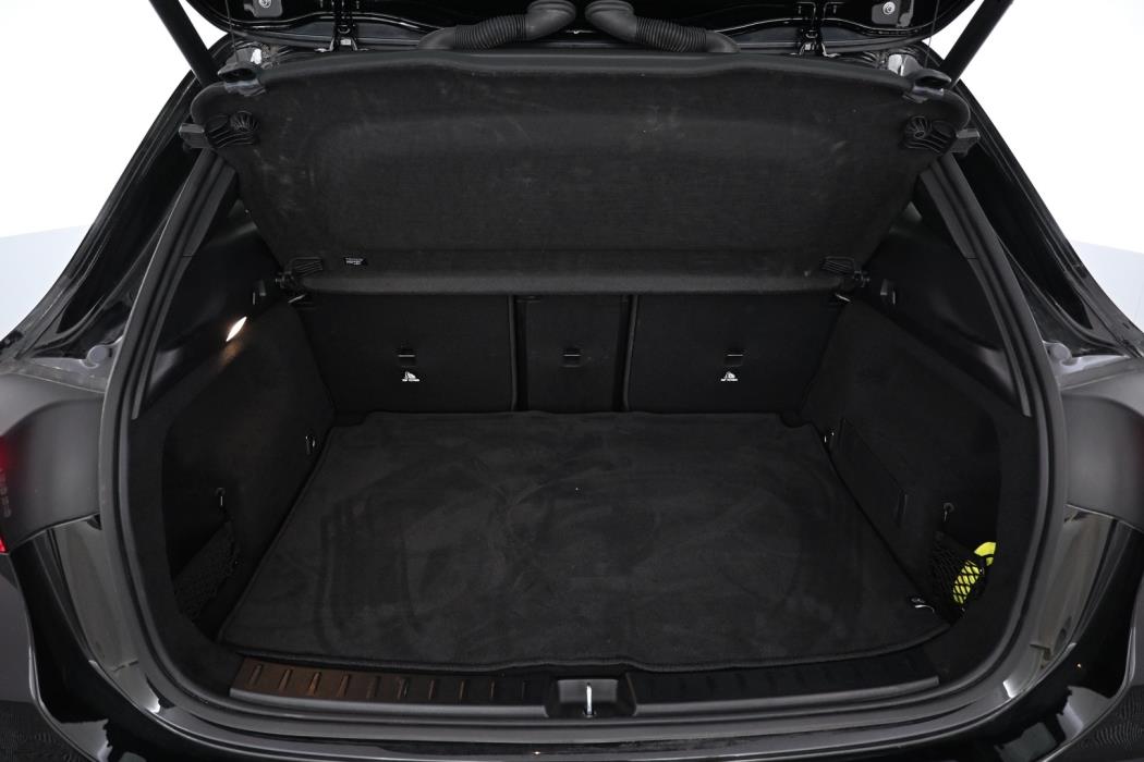 MERCEDES-BENZ EQA 2025