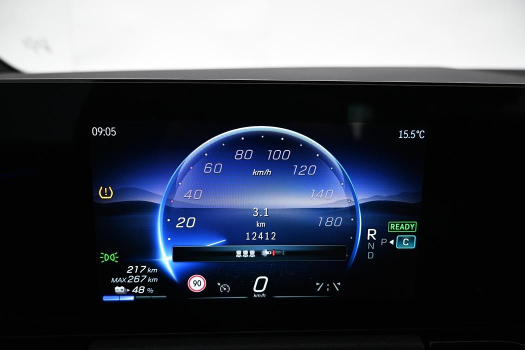 MERCEDES-BENZ EQA 2025