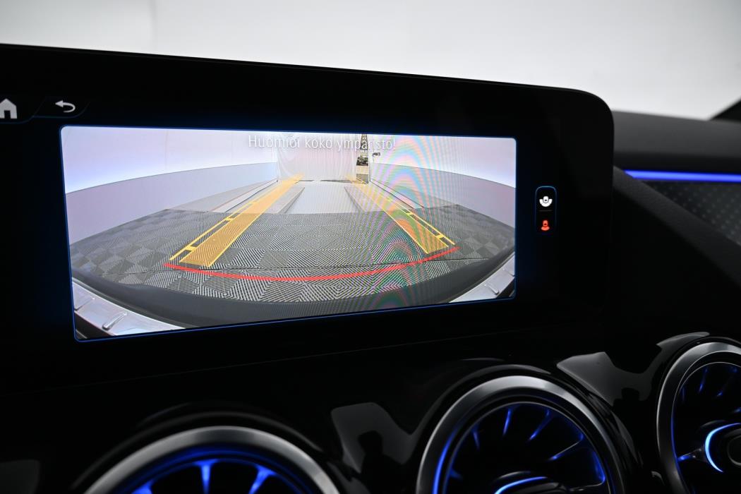 MERCEDES-BENZ EQA 2025