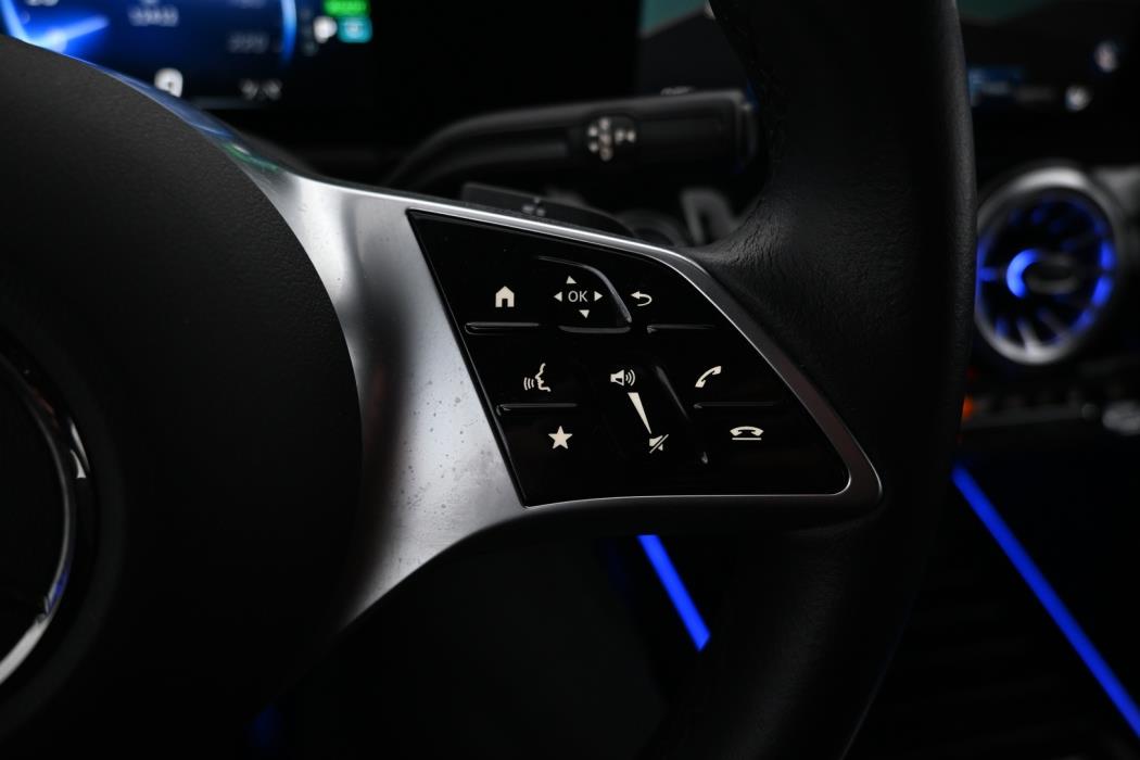 MERCEDES-BENZ EQA 2025