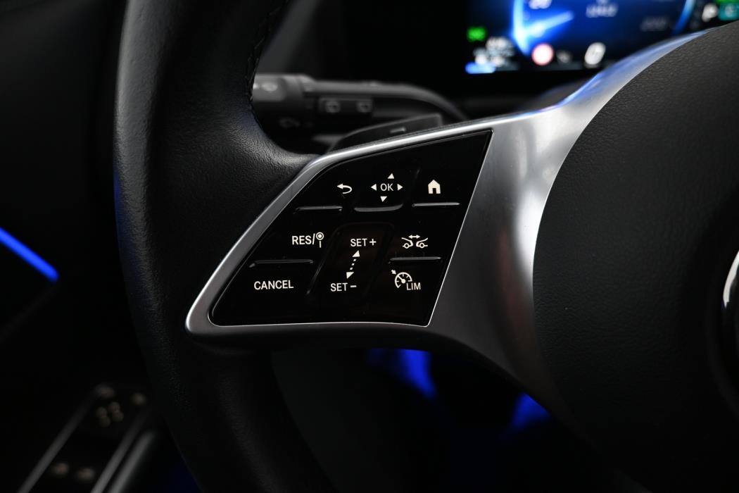 MERCEDES-BENZ EQA 2025