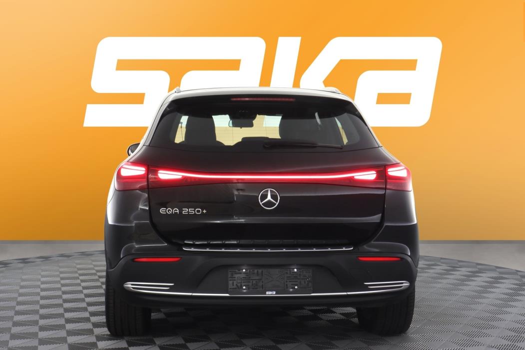 MERCEDES-BENZ EQA 2025