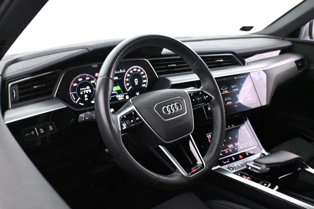 AUDI e-tron 2022