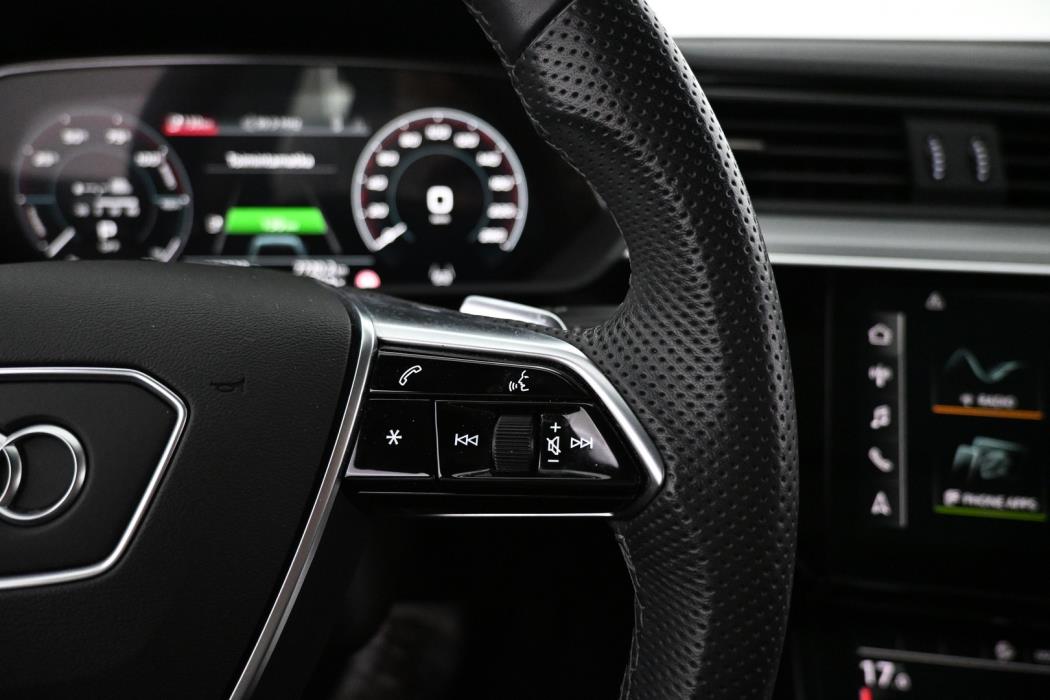 AUDI e-tron 2022