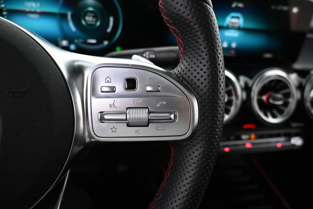 MERCEDES-BENZ EQB 2023