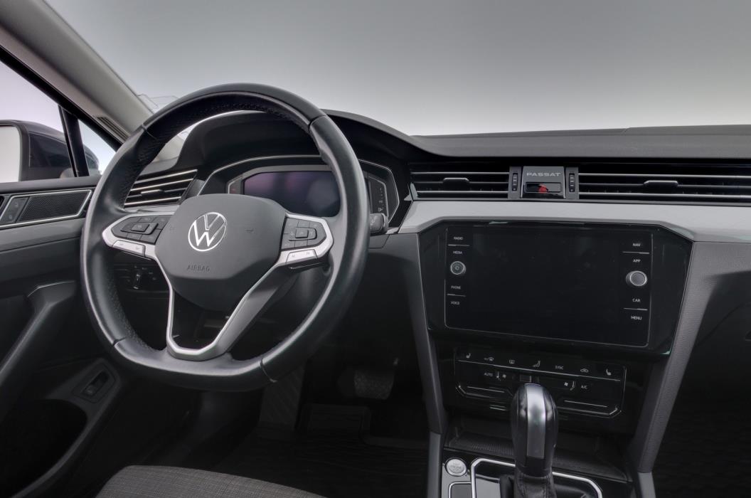 VOLKSWAGEN Passat 2022
