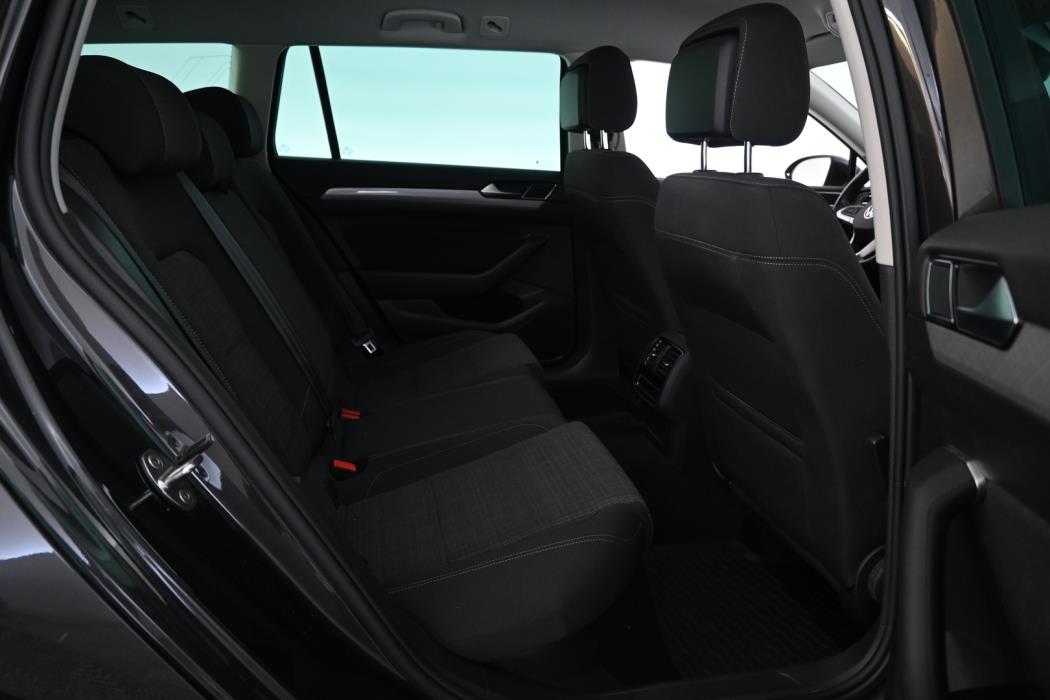 VOLKSWAGEN Passat 2022