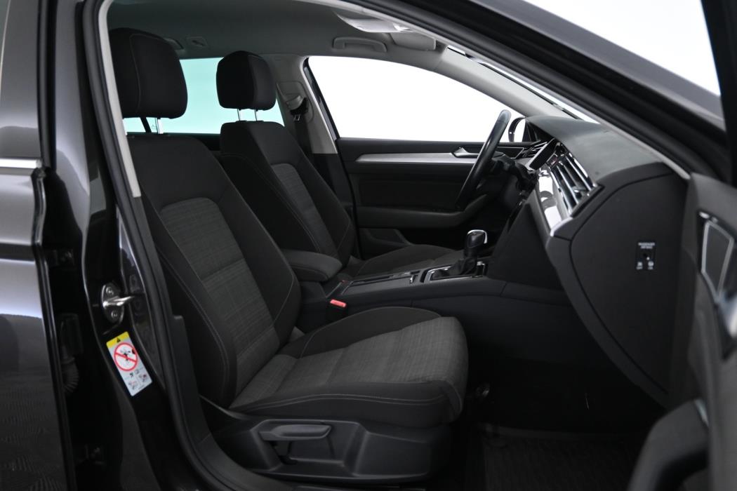 VOLKSWAGEN Passat 2022