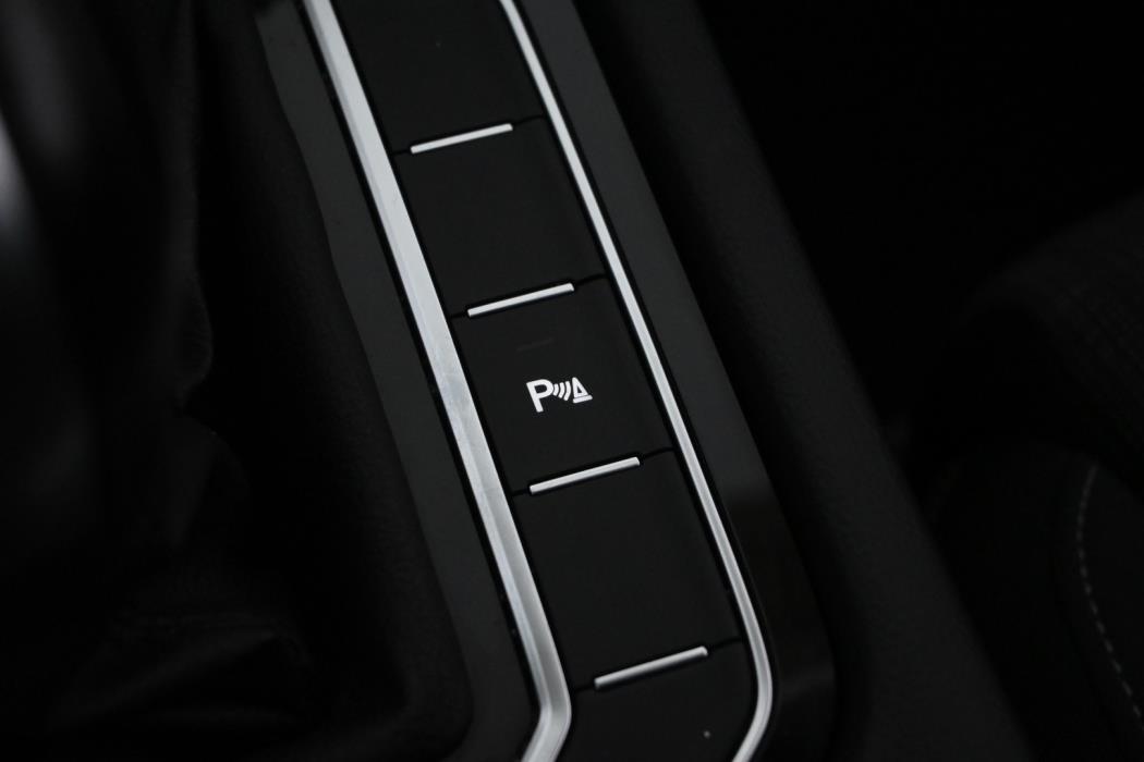 VOLKSWAGEN Passat 2022