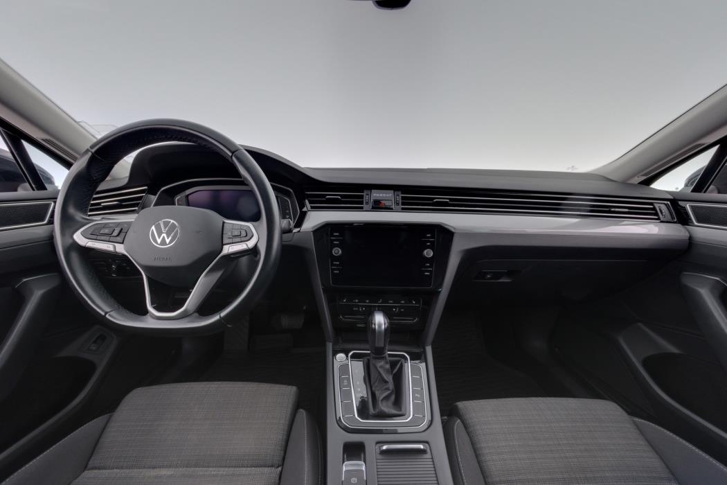 VOLKSWAGEN Passat 2022