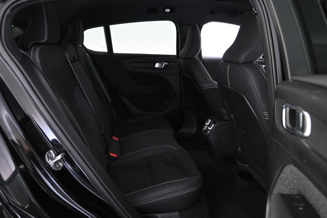 VOLVO C40 2023