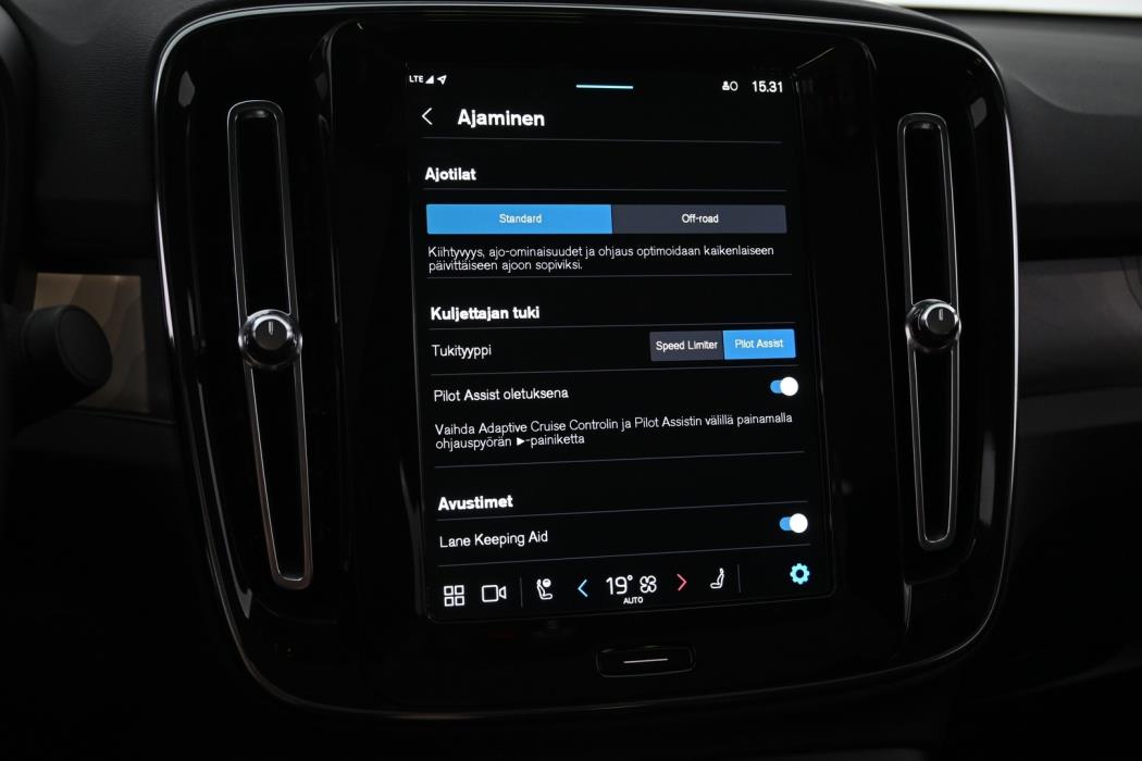 VOLVO C40 2023