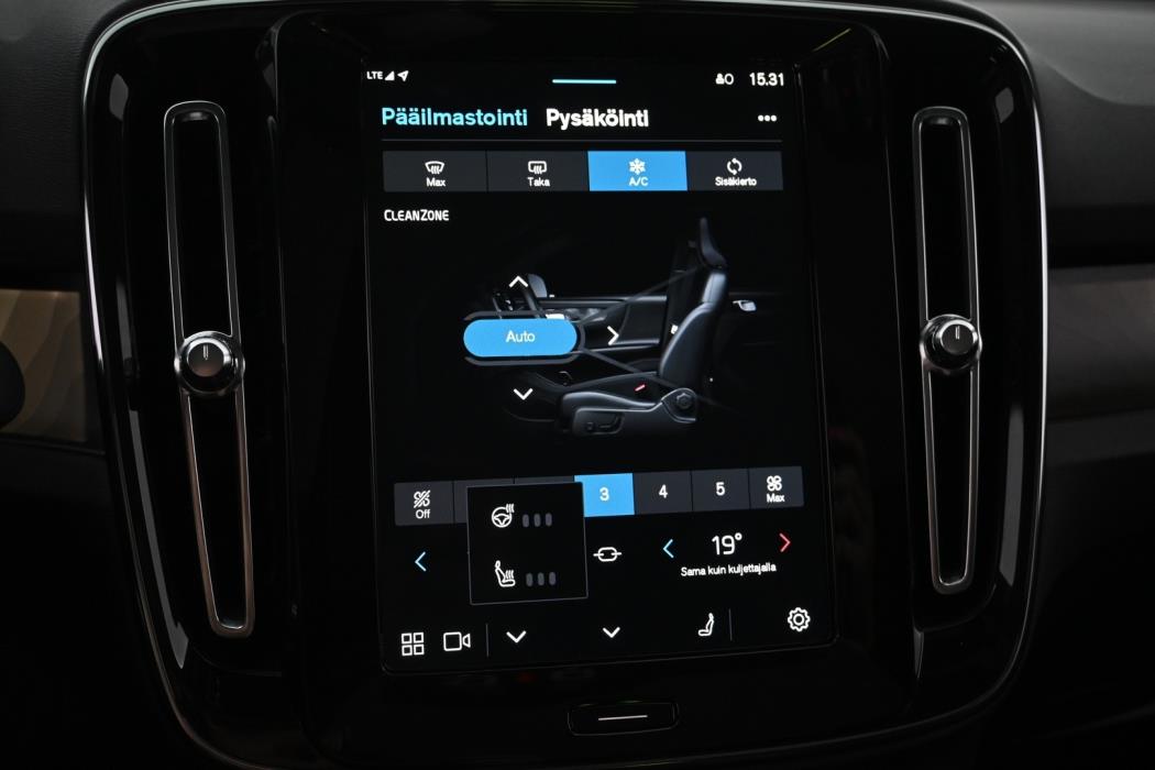 VOLVO C40 2023