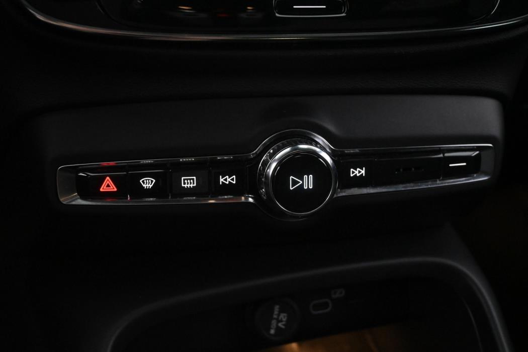 VOLVO C40 2023