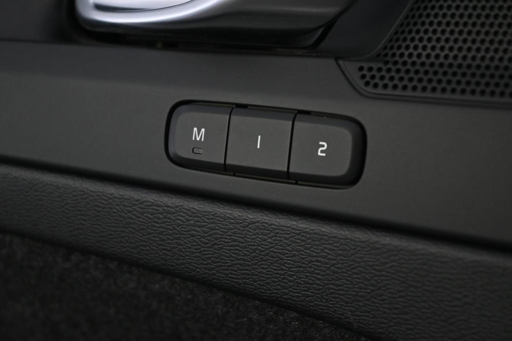 VOLVO C40 2023