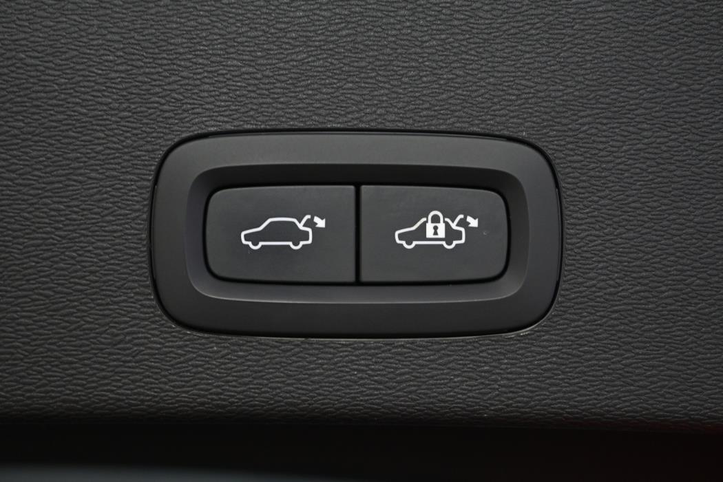 VOLVO C40 2023