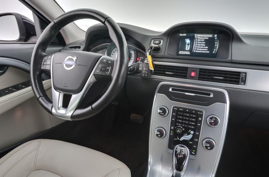 VOLVO V70 2016