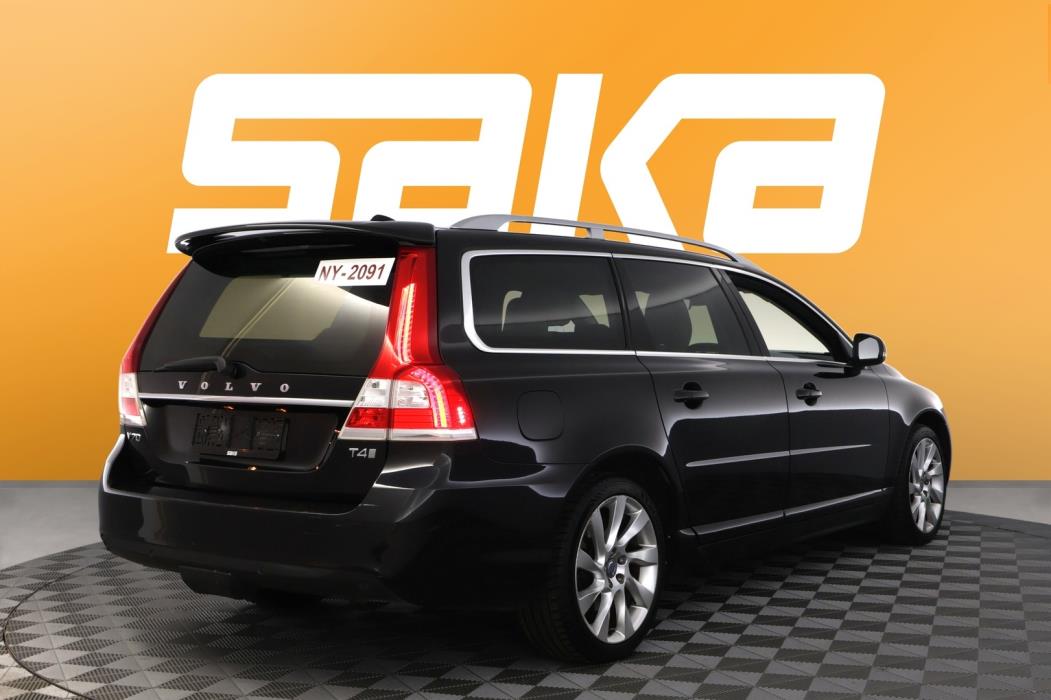 VOLVO V70 2016
