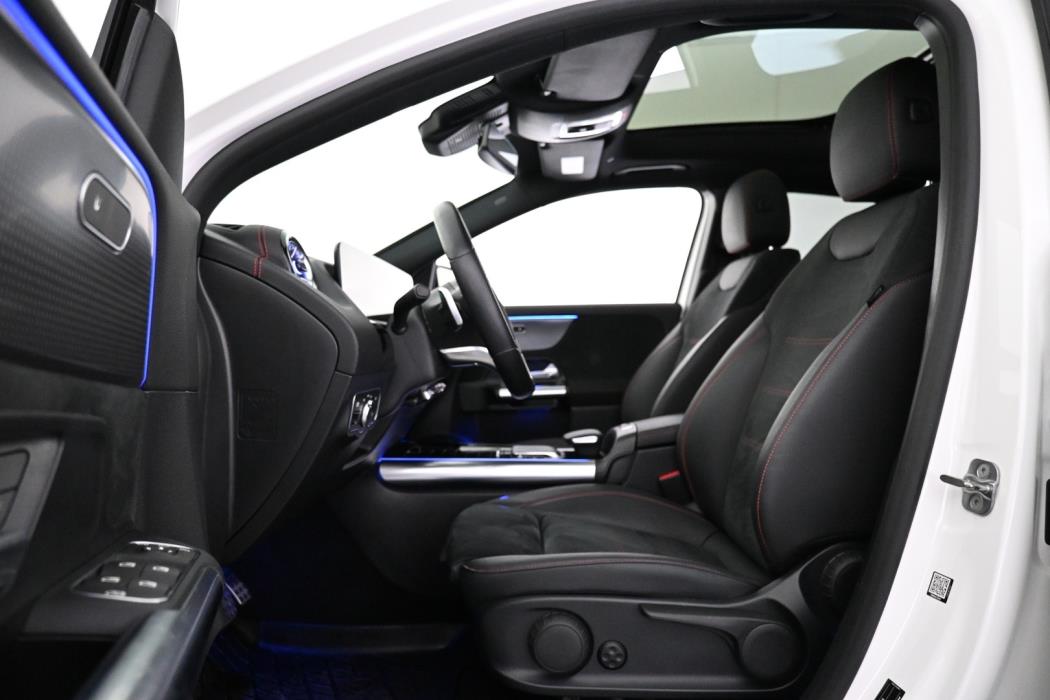 MERCEDES-BENZ EQA 2023