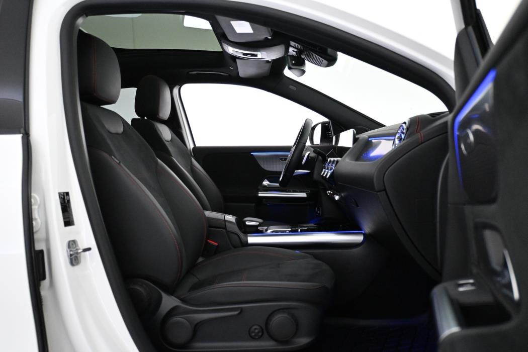 MERCEDES-BENZ EQA 2023