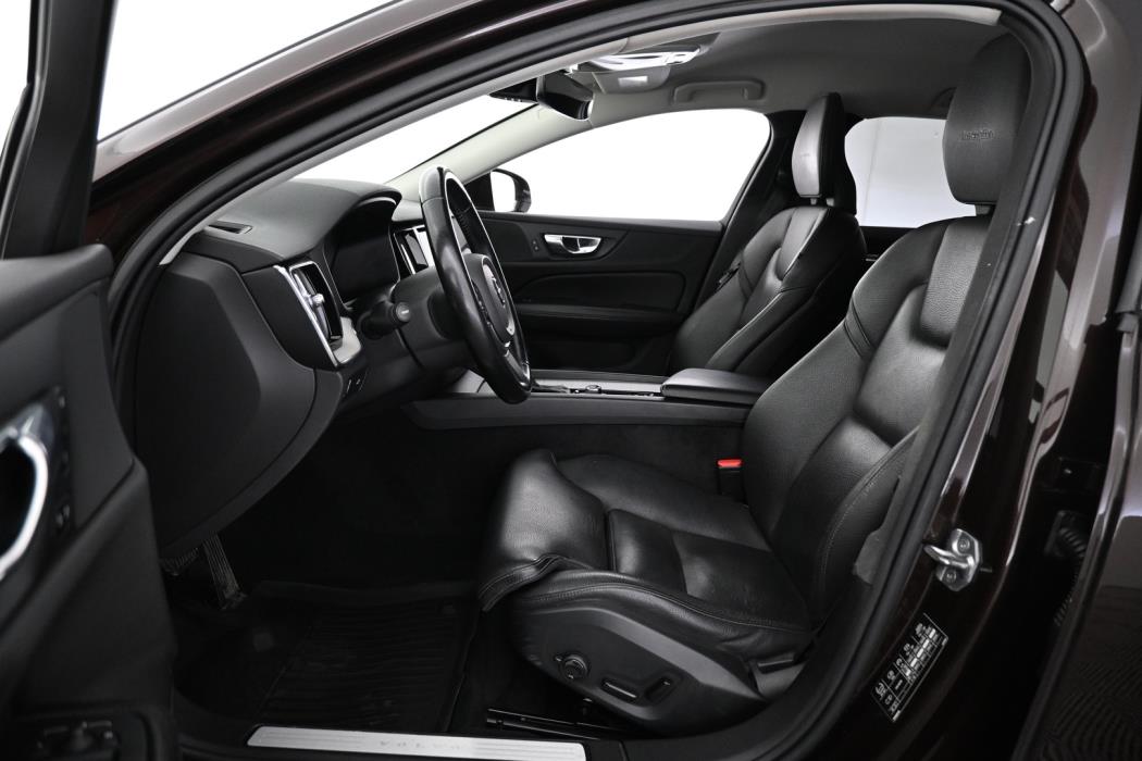 VOLVO V60 2020