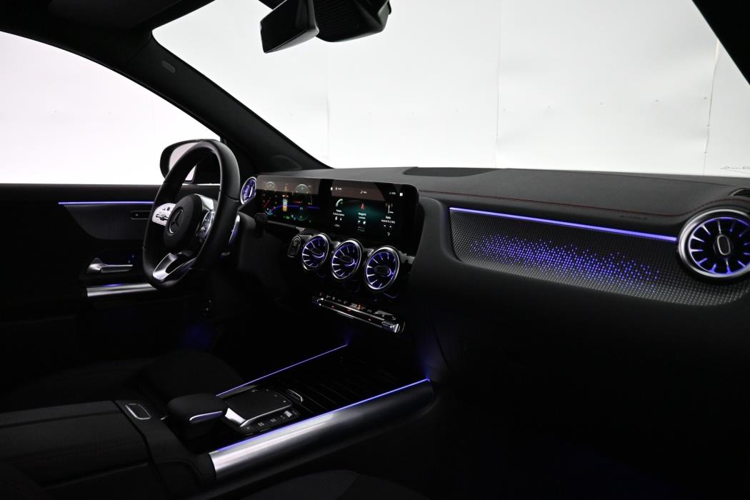 MERCEDES-BENZ EQA 2023