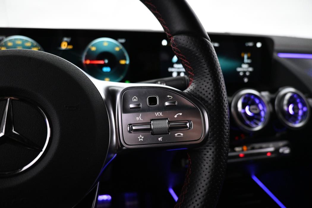 MERCEDES-BENZ EQA 2023