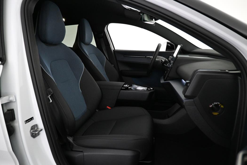 VOLVO EX30 2025