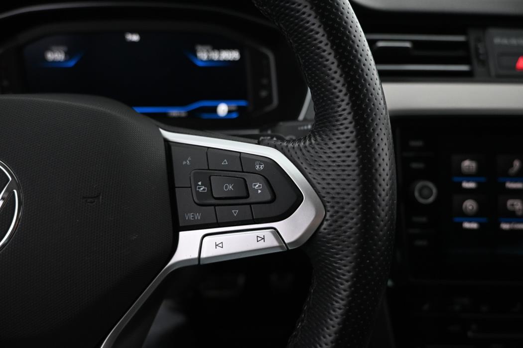 VOLKSWAGEN Passat 2021