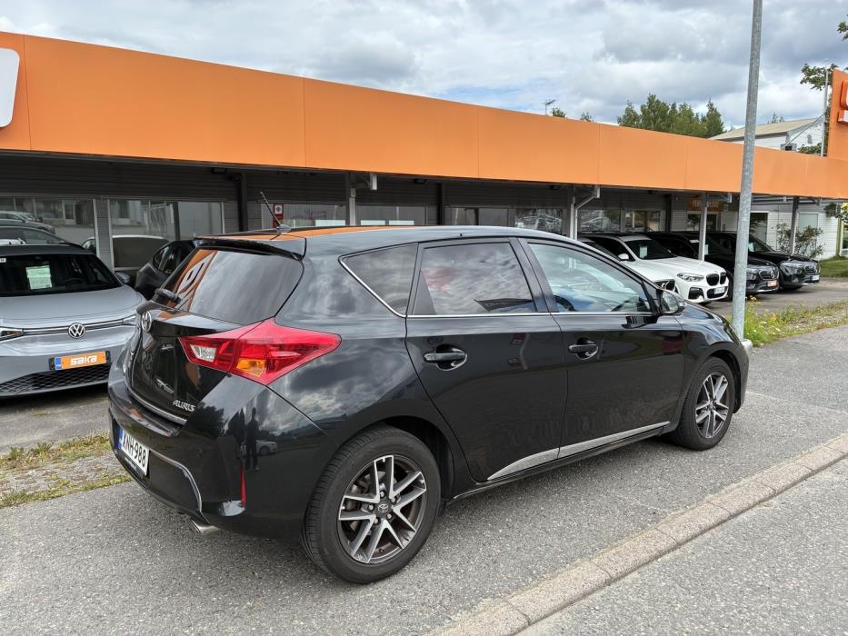 TOYOTA Auris 2015