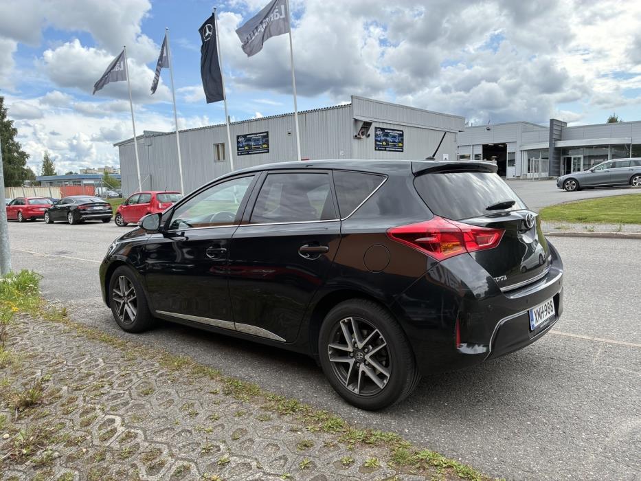 TOYOTA Auris 2015