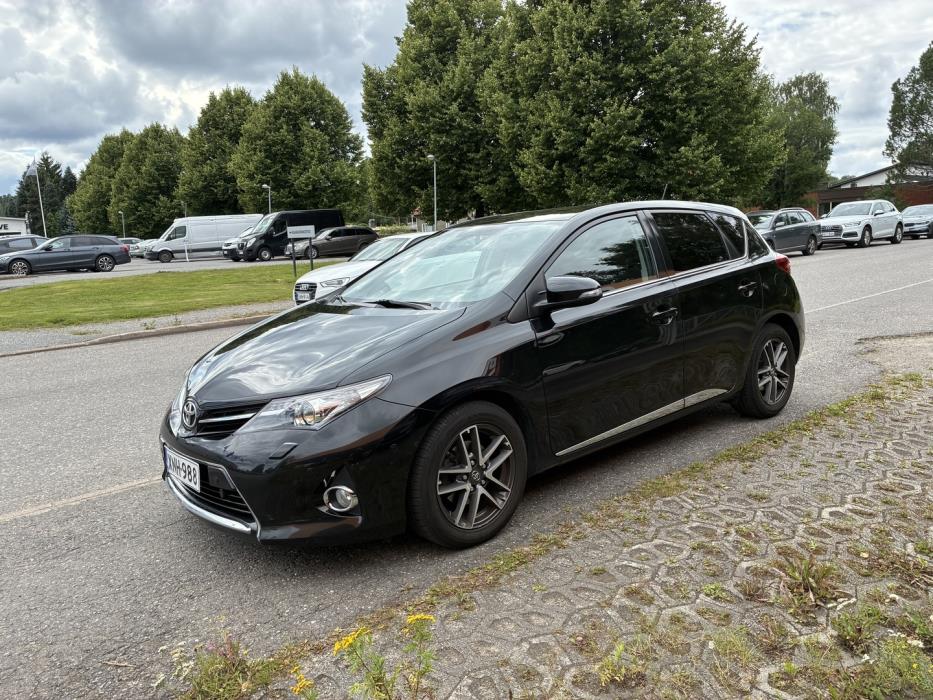 TOYOTA Auris 2015
