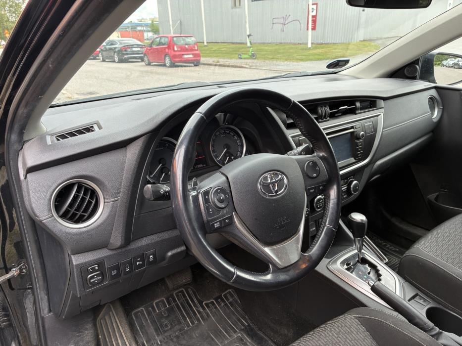 TOYOTA Auris 2015