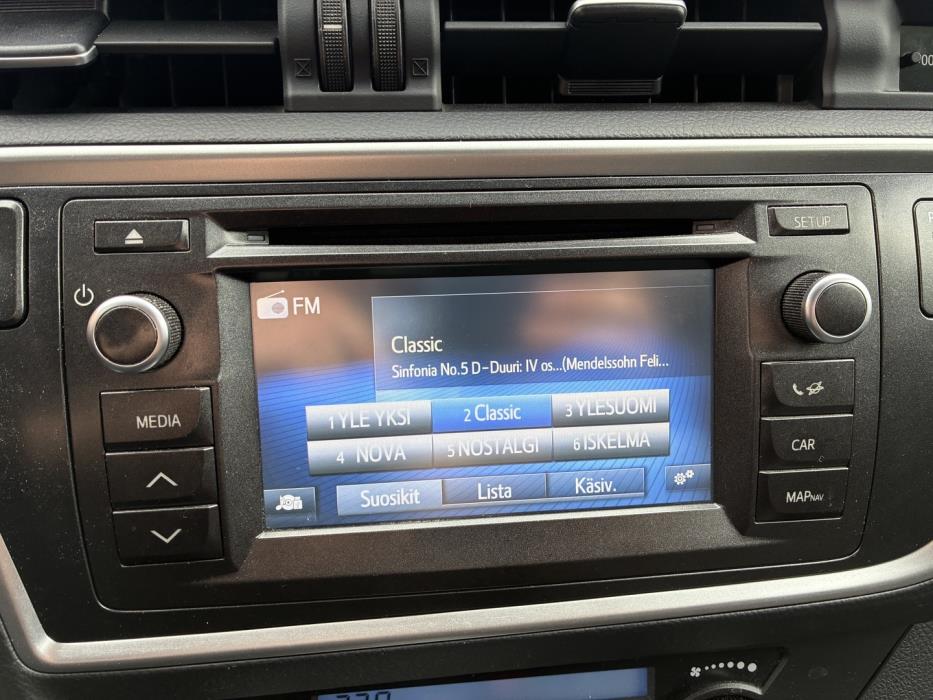 TOYOTA Auris 2015
