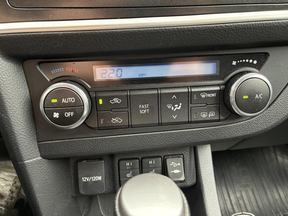 TOYOTA Auris 2015
