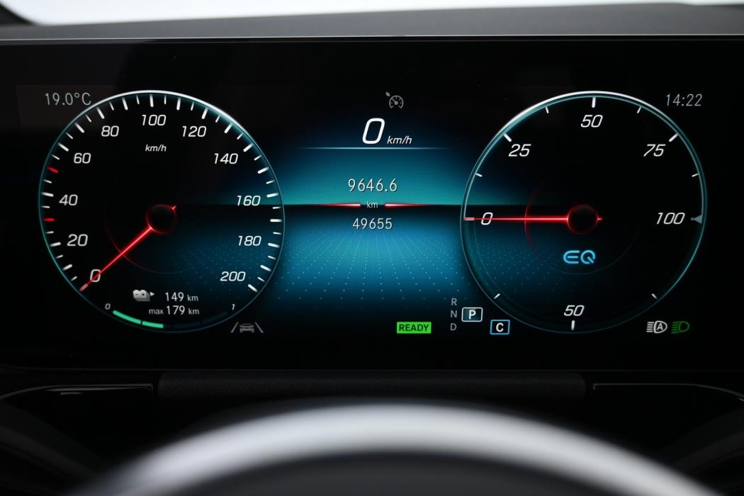 MERCEDES-BENZ EQA 2024