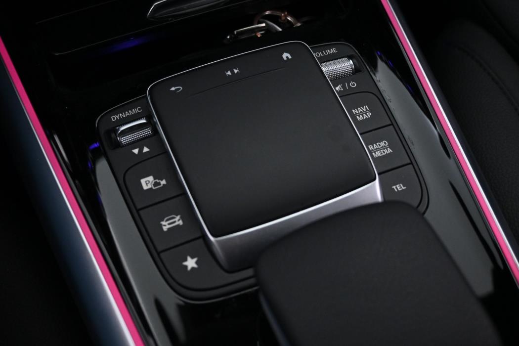 MERCEDES-BENZ EQA 2024