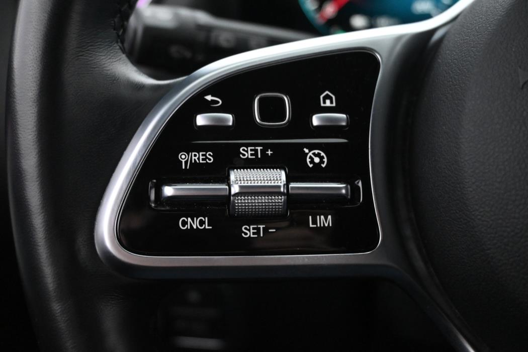 MERCEDES-BENZ EQA 2024